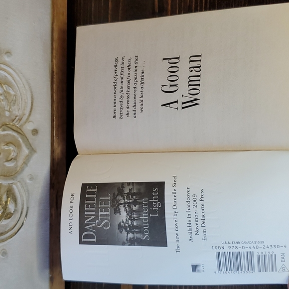 "A Good Woman" paperback novel. - Picture 3 of 3